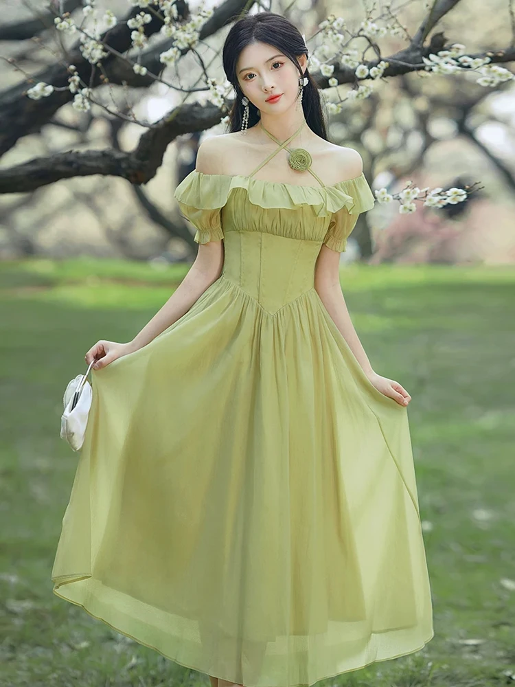 Tea Break French vintage skirt collar has two ways to wear one line shoulder green long skirt
Tea Break French vintage skirt collar has two ways to wear one line shoulder green long skirt