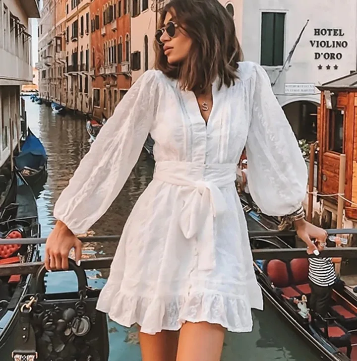 Autumn 2023 New Women's Dress V-neck Long Sleeve Solid Color Sweet Lace Ruffled Skirt
Autumn 2023 New Women's Dress V-neck Long Sleeve Solid Color Sweet Lace Ruffled Skirt