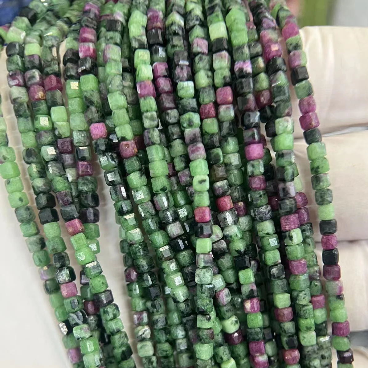Natural Epidote 2*2mm Faceted Cube Red Green Gemstone Cubic Delicate Seed Beads For Jewelry Accessories Making
Natural Epidote 2*2mm Faceted Cube Red Green Gemstone Cubic Delicate Seed Beads For Jewelry Accessories Making
