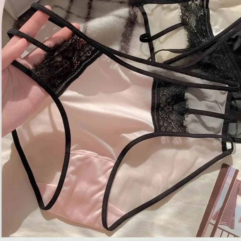 Erotic Dream ~ French satin women's pure desire to hollow out women's underwear women feel explosive fashion
Erotic Dream ~ French satin women's pure desire to hollow out women's underwear women feel explosive fashion