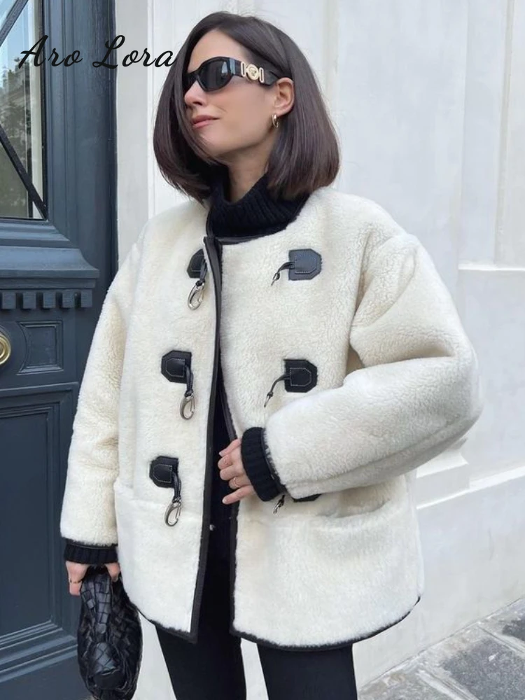 Fashion Lamb Fleece Jacket For Women 2023 Winter Warm Thick Metal Button Coat Elegant Female O-Neck Casual Street Fur Outwear
Fashion Lamb Fleece Jacket For Women 2023 Winter Warm Thick Metal Button Coat Elegant Female O-Neck Casual Street Fur Outwear
