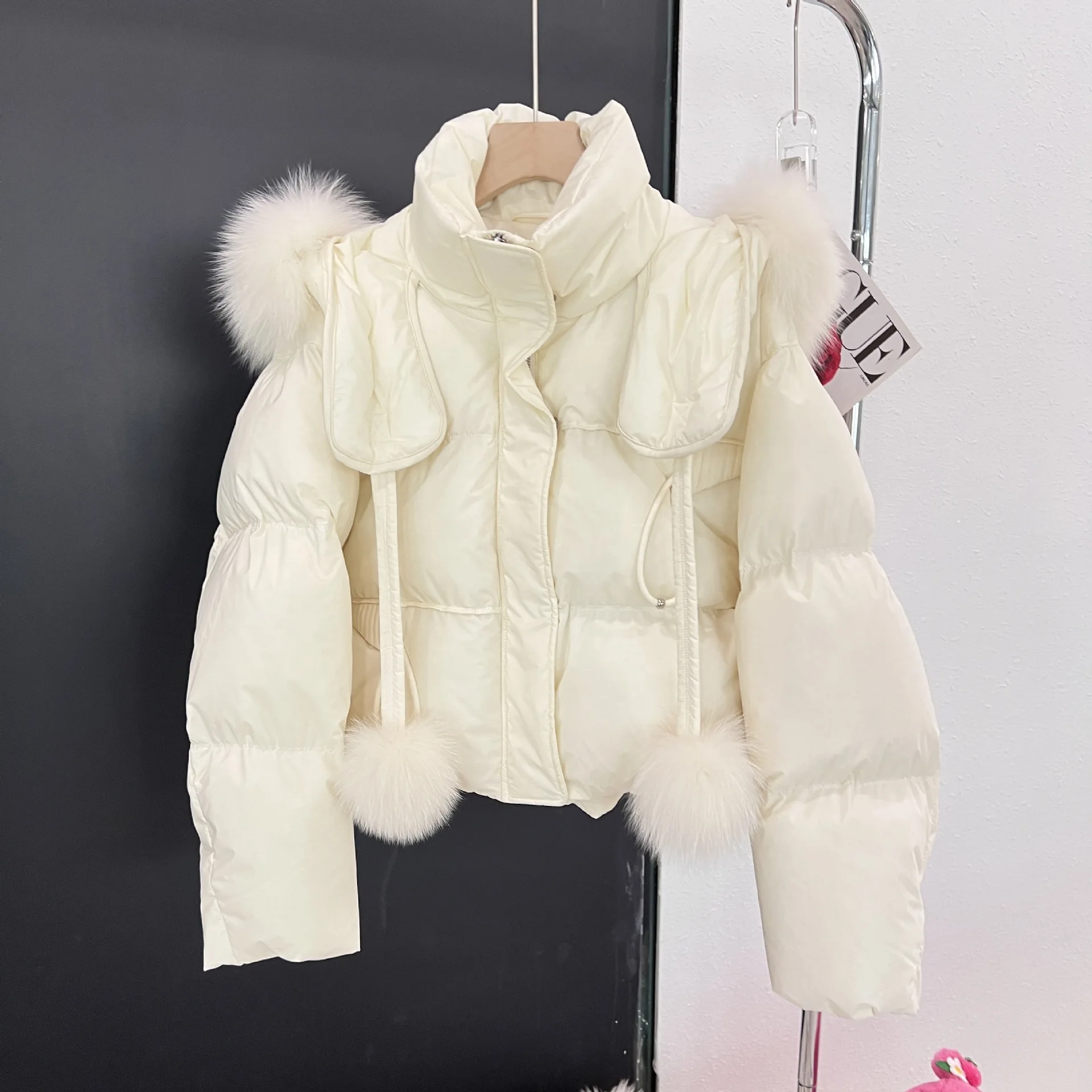 

2024 winter new fur jacket with fox fur collar,90 white duck down jacket,women's short puff style fur ball hood coat