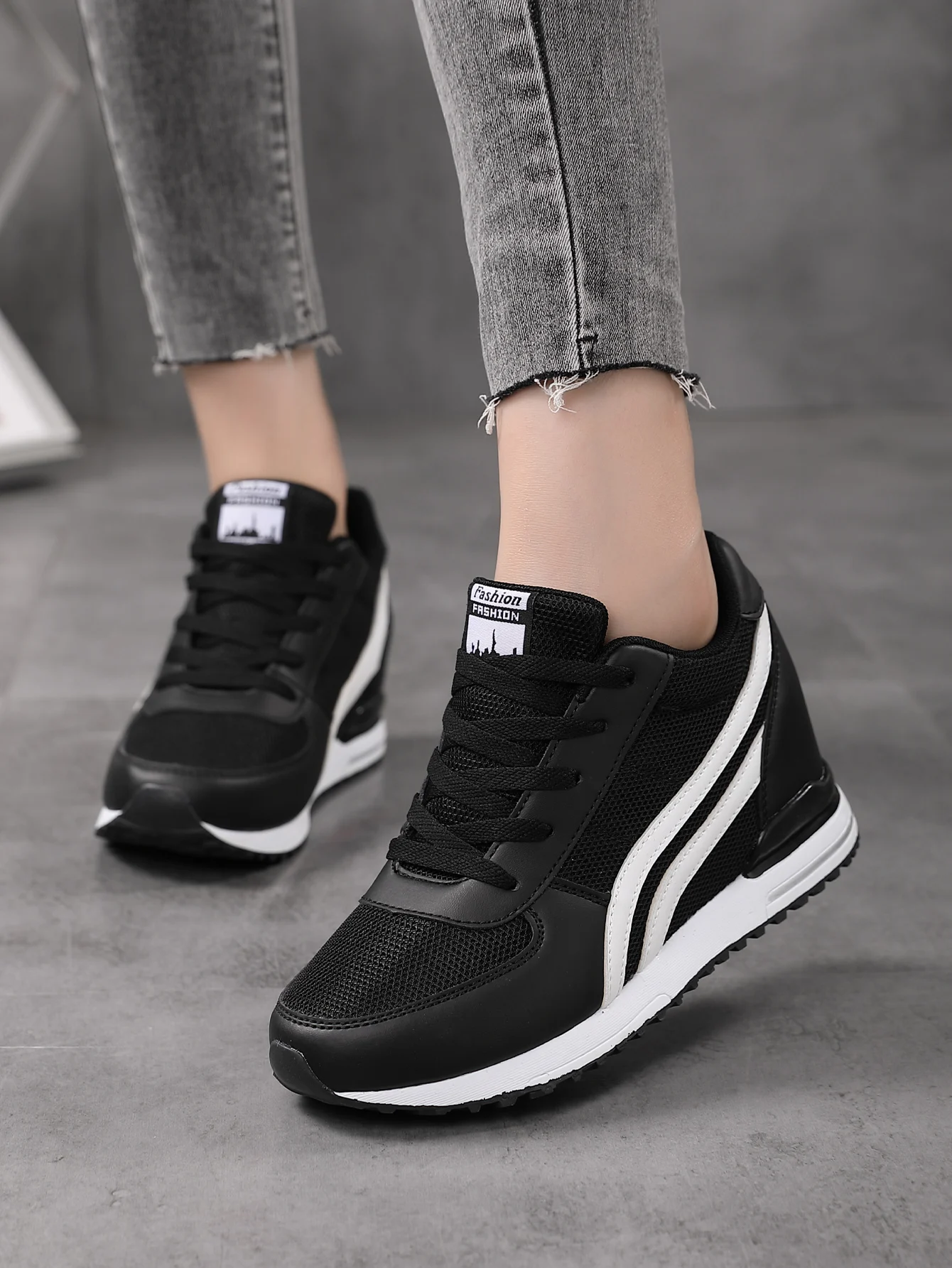

2024 New Fashion Shoes Plataforma Women Shoes Low Price Girls Increased Internal White PU Casual Wedge Sneakers Black