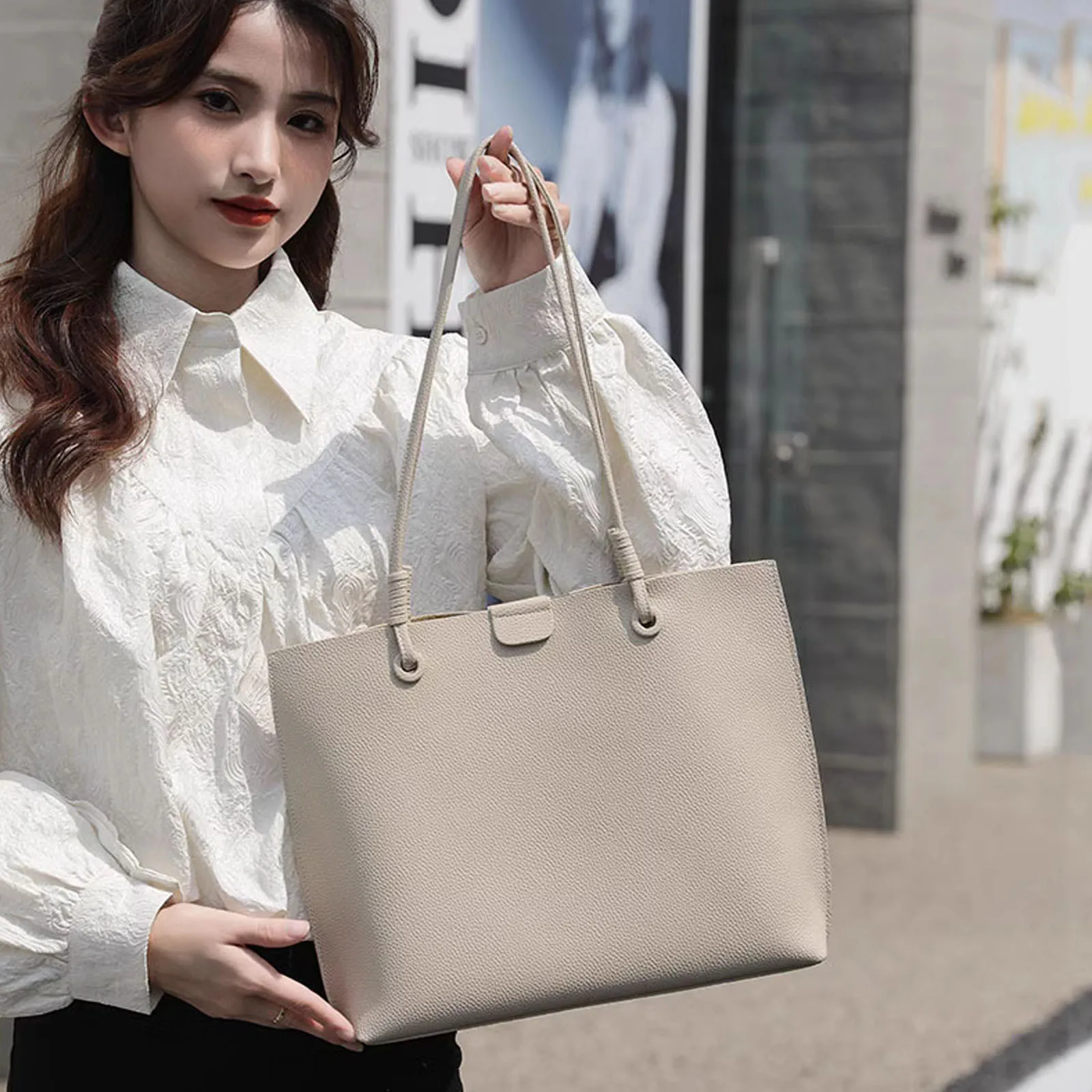 Large capacity soft leather commuting tote bag for women's 2023 new textured cowhide shoulder bag
Large capacity soft leather commuting tote bag for women's 2023 new textured cowhide shoulder bag
