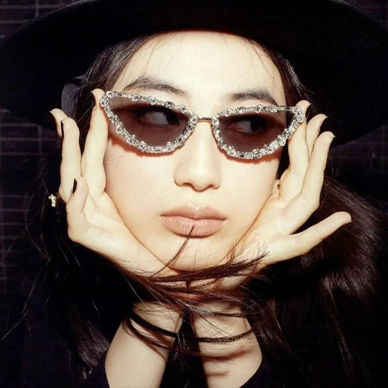 2023 New fashion luxury crystal lady cat-eye sunglasses advanced hipster party sunglasses Metal frame sunglasses UV400
2023 New fashion luxury crystal lady cat-eye sunglasses advanced hipster party sunglasses Metal frame sunglasses UV400