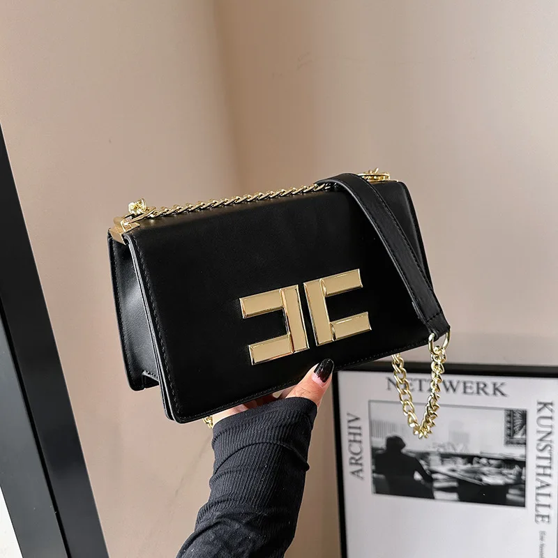 Luxury Designer Purses and Handbags Chain Small Square Bags New Women Shoulder Bag Solid Color Simple Casual Flap Crossbody Bags
Luxury Designer Purses and Handbags Chain Small Square Bags New Women Shoulder Bag Solid Color Simple Casual Flap Crossbody Bags