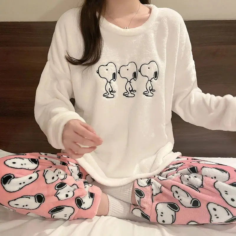 Kawaii Snoopy почтовые пижамы с кристаллами аниме мультфильм зимний утолщенный коралловый бархат можно носить внешне Домашняя одежда Рождественский подарок
Kawaii Snoopy почтовые пижамы с кристаллами аниме мультфильм зимний утолщенный коралловый бархат можно носить внешне Домашняя одежда Рождественский подарок