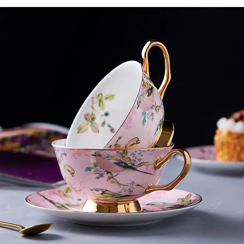 

Керамический чайный набор из Пномпеня, креативная Высококачественная кофейная чашка из костяного фарфора, блюдце, ложка, домашняя романтическая чашка для послеобеденного чая, посуда для напитков