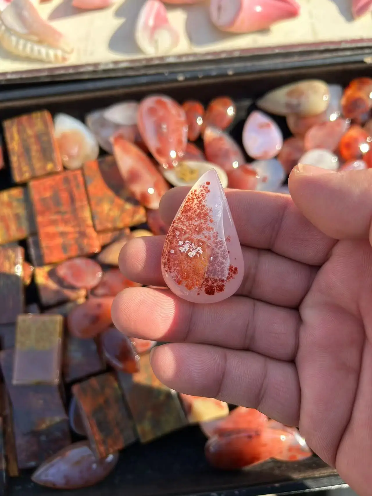 Natural Vermilion Crystal Pendant Water Drop Shape Men's And Women's Anti-Evil Decorative Play Collection Exquisite Shape
Natural Vermilion Crystal Pendant Water Drop Shape Men's And Women's Anti-Evil Decorative Play Collection Exquisite Shape