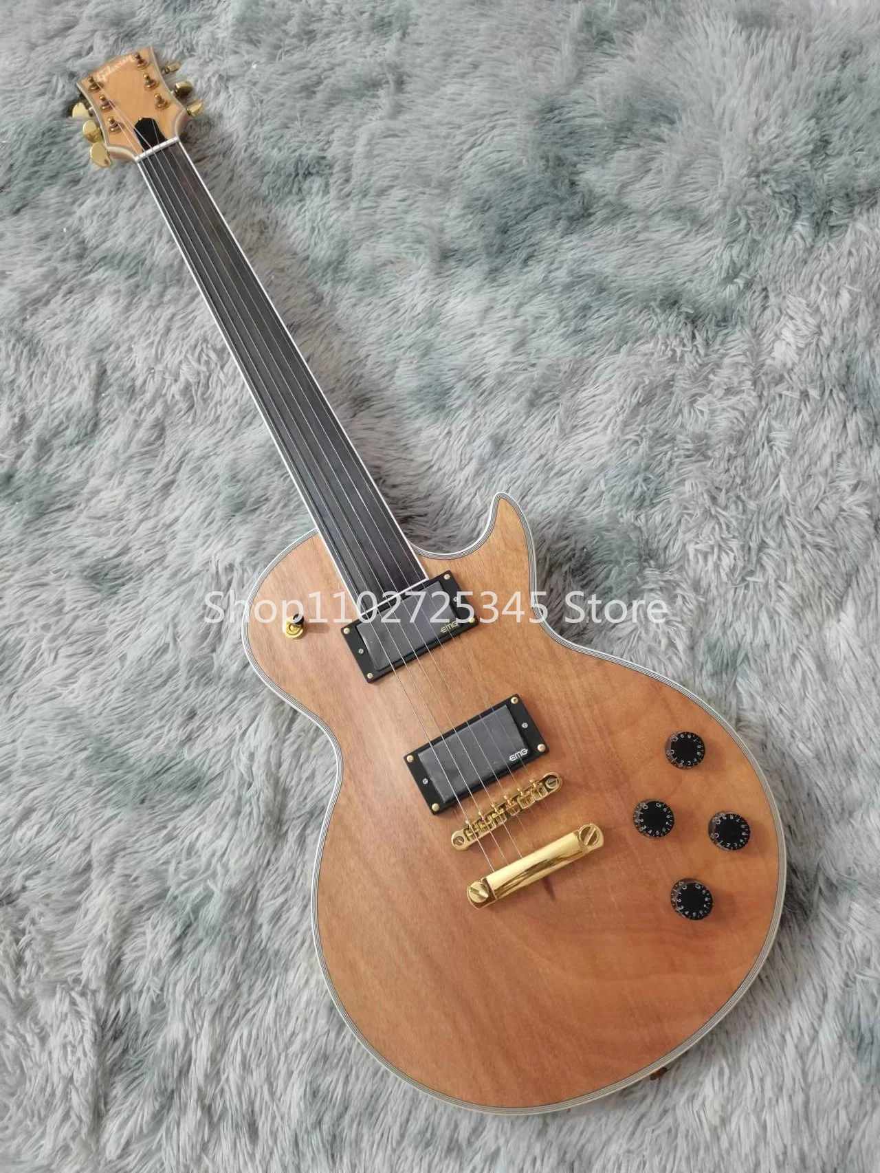 Electric Guitar with 6 Strings, Mahogany Wood, Natural Wood Color, Gold Accessories, No Shipping Cost
Electric Guitar with 6 Strings, Mahogany Wood, Natural Wood Color, Gold Accessories, No Shipping Cost