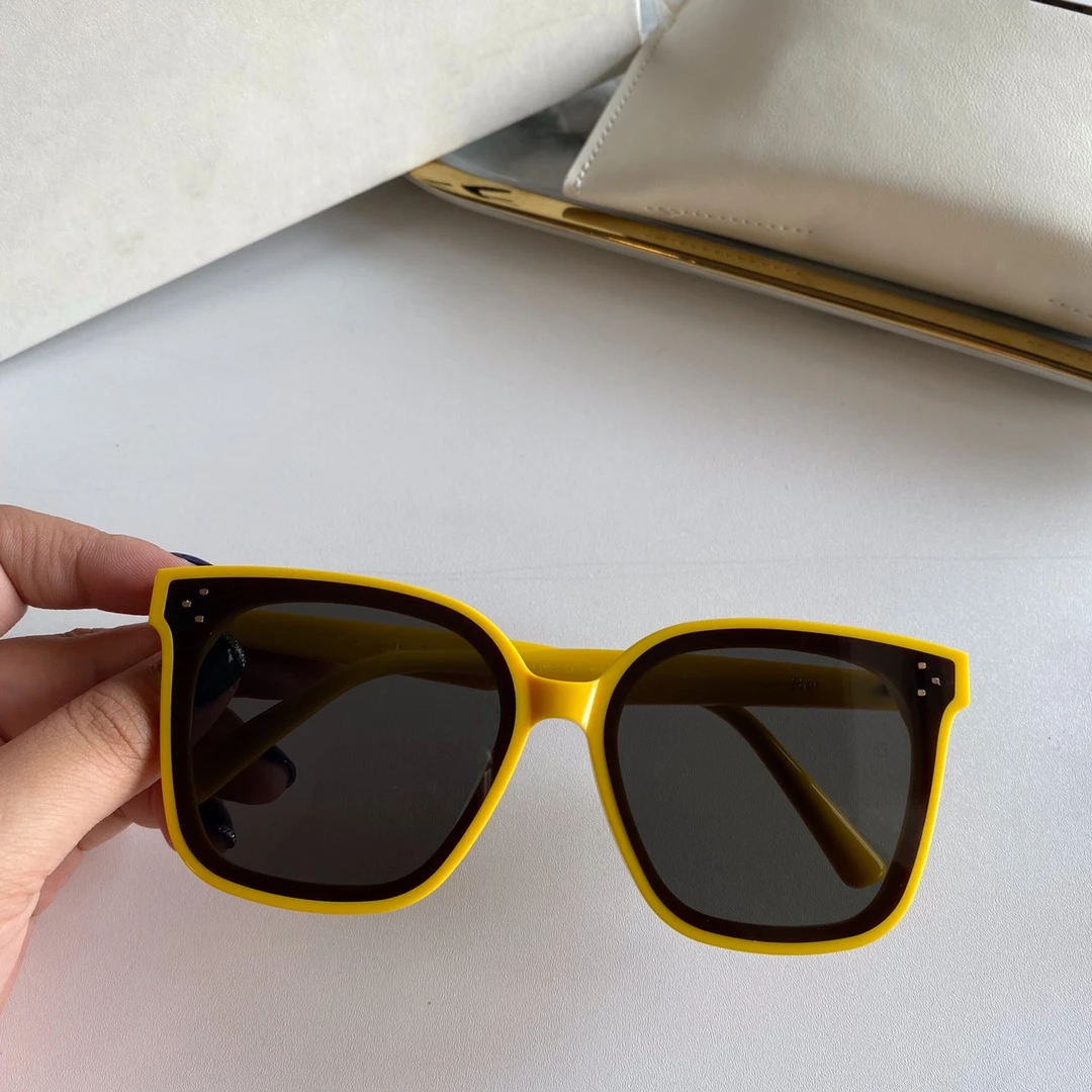 Original Factory GENTLE GM FLATBA Her Series Trendy Yellow Frame Men Women Sunglasses Vintage Classics Business Couple Eyewear
Original Factory GENTLE GM FLATBA Her Series Trendy Yellow Frame Men Women Sunglasses Vintage Classics Business Couple Eyewear