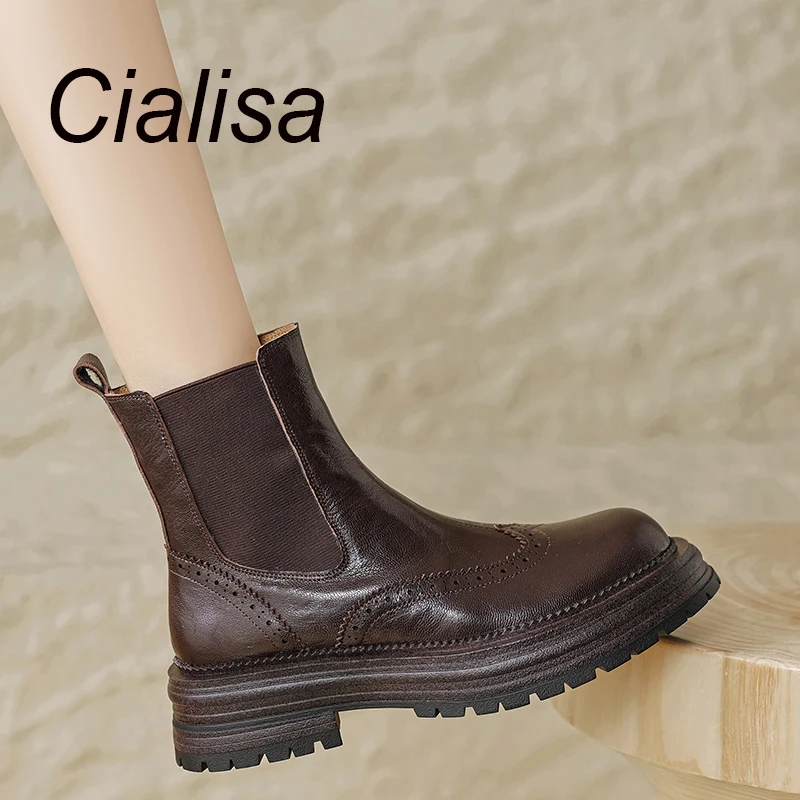 Женские ботинки-Челси из натуральной кожи, на среднем каблуке
Женские ботинки-Челси из натуральной кожи, на среднем каблуке