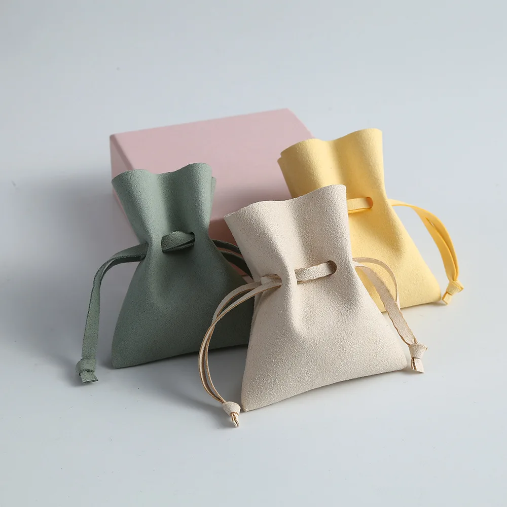 2pcs Microfiber Imitation Leather Jewelry Bags Flap Bags Necklace Earrings Jewelry Headphone Drawstring Mouth Velvet Cloth Bags
2pcs Microfiber Imitation Leather Jewelry Bags Flap Bags Necklace Earrings Jewelry Headphone Drawstring Mouth Velvet Cloth Bags