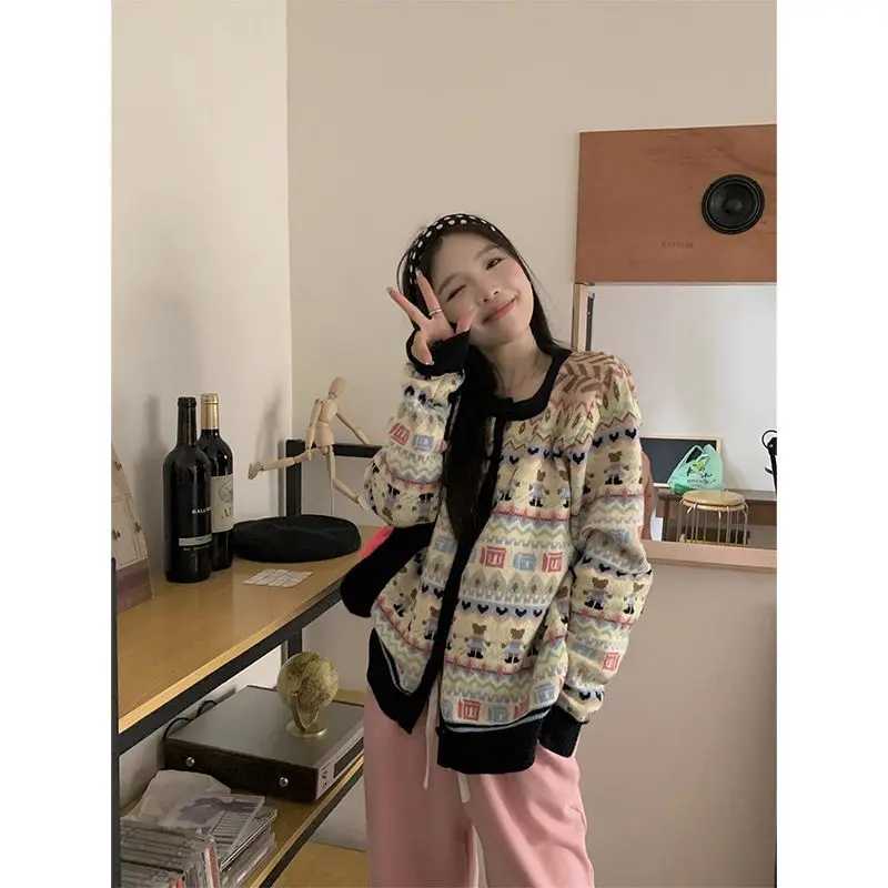 

Design Sense of Korean Sweater Coat Female Autumn and Winter New Gentle Wind Outside to Wear Knitted Cardigan Air Age Reduction