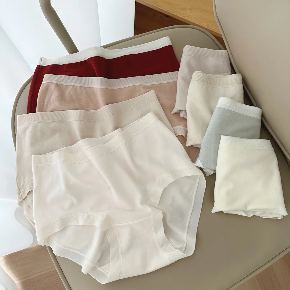 Winter warm brushed panties Women Cream color simple cozy young girl underpants Mid-rise lingerie N8393
Winter warm brushed panties Women Cream color simple cozy young girl underpants Mid-rise lingerie N8393