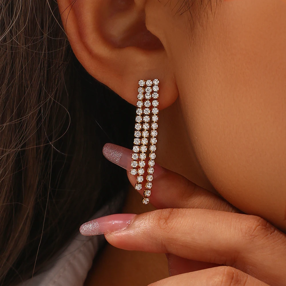 18K Gold Plated Stainless Steel Water Resistant Luxury Shiny Zircon Tassel Earrings for Women Ladies Delicate Party Jewelry Gift
18K Gold Plated Stainless Steel Water Resistant Luxury Shiny Zircon Tassel Earrings for Women Ladies Delicate Party Jewelry Gift