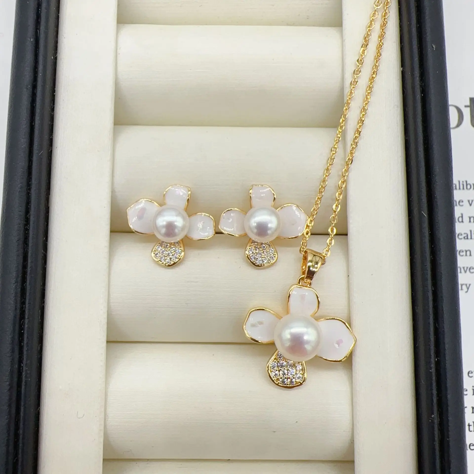 

2024 New Sweet Four-petal Flower Design Pearl Jewelry Sets 14k Gold Filled Natural Freshwater Pearl Necklace Earrings For Women