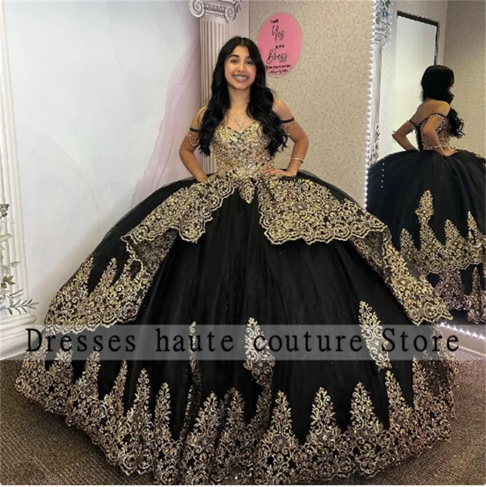 Роскошное черное платье Quinceanera 2023 Золотая аппликация с открытыми плечами Бальное Платье милое 16 платье на день рождения вечернее платье 15 лет
Роскошное черное платье Quinceanera 2023 Золотая аппликация с открытыми плечами Бальное Платье милое 16 платье на день рождения вечернее платье 15 лет