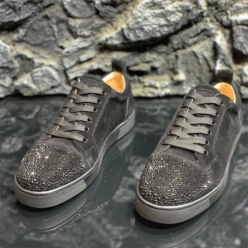 Luxury Designer Low Top Red Bottoms Black Diamond Crystal Shoes For Men's Casual Flats Loafers Women's Brand Rhinestone Sneakers 
Luxury Designer Low Top Red Bottoms Black Diamond Crystal Shoes For Men's Casual Flats Loafers Women's Brand Rhinestone Sneakers