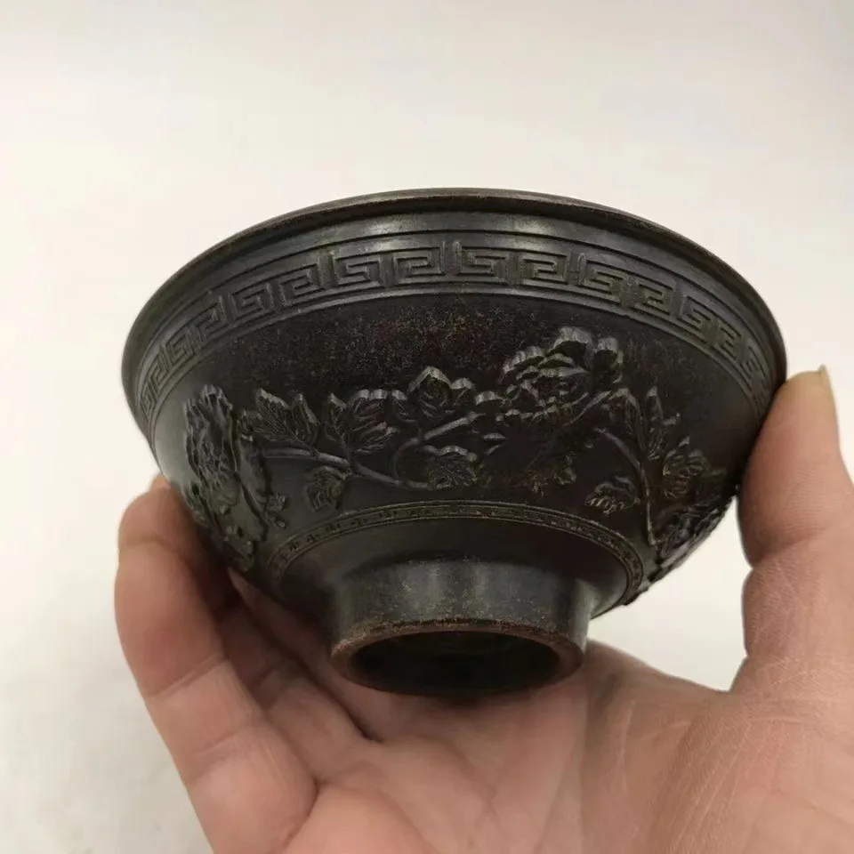 

Antique miscellaneous items are abundant every year. Copper bowls, fish, flowers, wealth, and honor. Relief bronze tea bowls