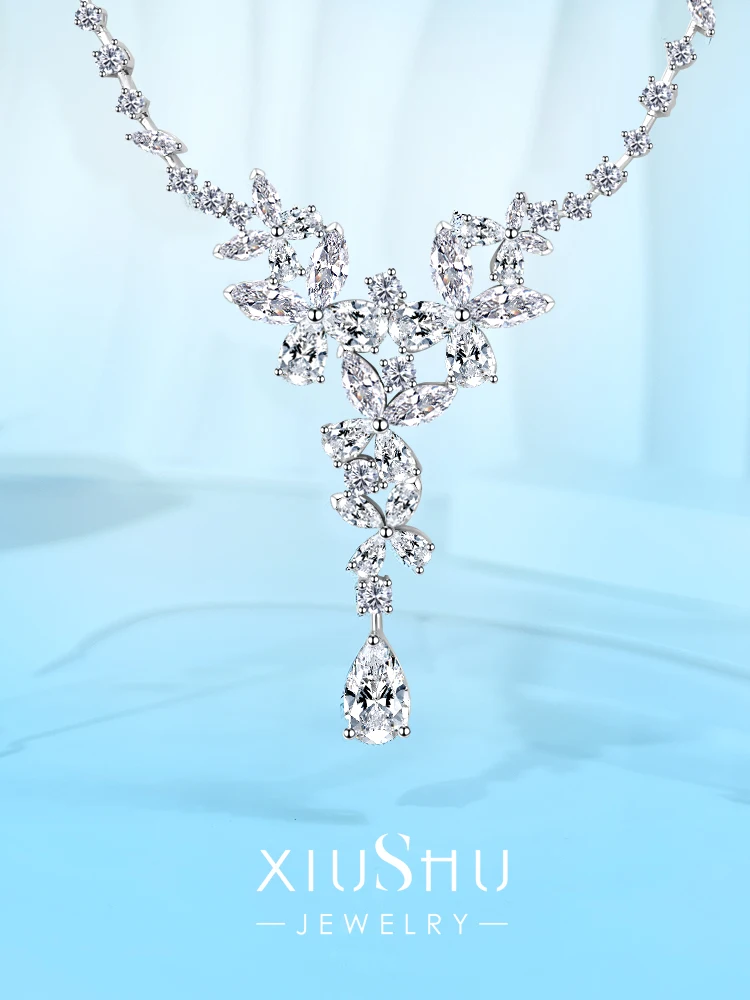 Seiko luxury inlaid with diamonds, flower style silver necklace, imported high carbon diamond, micro inlay
Seiko luxury inlaid with diamonds, flower style silver necklace, imported high carbon diamond, micro inlay