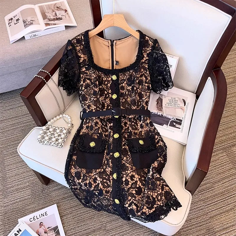 France New Summer Square Collar Black Lace Dress High Quality Women Golden Button Deco Embroidery Flower Hollow Out Mini Dresses
France New Summer Square Collar Black Lace Dress High Quality Women Golden Button Deco Embroidery Flower Hollow Out Mini Dresses