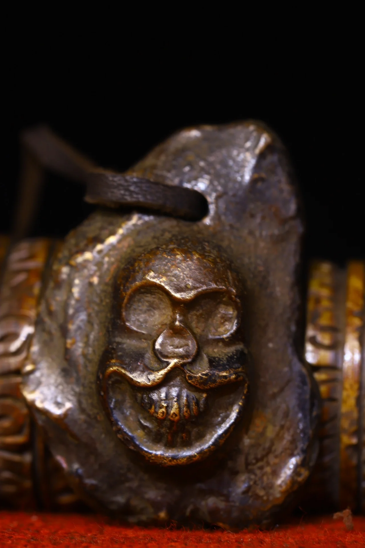 

2"Tibetan Temple Collection Old Bronze Cinnabar Skull Head Buddha Card Pendant Amulet Dharma Worship Hall Town house Exorcism