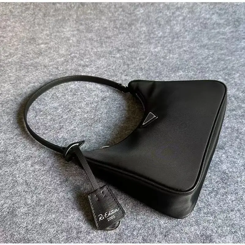 Netizen 2005, Same High-end and Niche Nylon Hobo Underarm Canvas Bag, Hand-held One Shoulder, Vintage Small Bag for Women
Netizen 2005, Same High-end and Niche Nylon Hobo Underarm Canvas Bag, Hand-held One Shoulder, Vintage Small Bag for Women