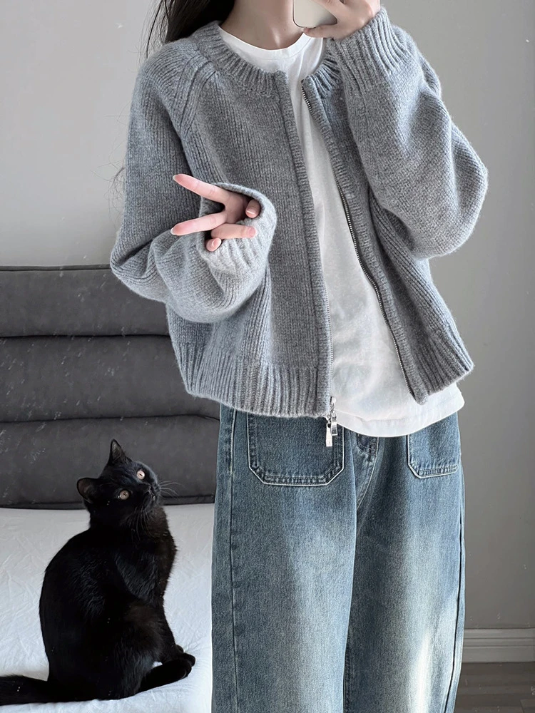 2023 Winter Women's O-Neck Sweater Warm Pullover Commuter Elegant Top Loose Casual Women's Top Vintage Solid Color Cardigan
2023 Winter Women's O-Neck Sweater Warm Pullover Commuter Elegant Top Loose Casual Women's Top Vintage Solid Color Cardigan