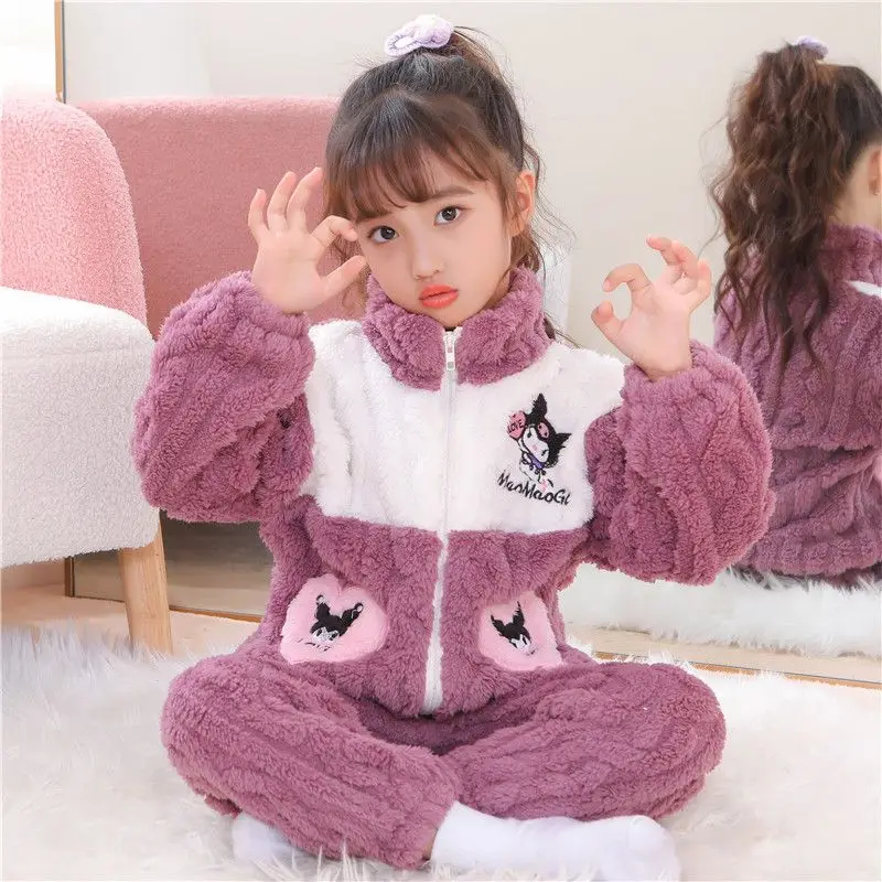 Детская зимняя бархатная Пижама Sanrio Kuromi из кораллового бархата, удобная повседневная теплая домашняя одежда для девочек с героями мультфильмов, комплект из двух предметов
Детская зимняя бархатная Пижама Sanrio Kuromi из кораллового бархата, удобная повседневная теплая домашняя одежда для девочек с героями мультфильмов, комплект из двух предметов