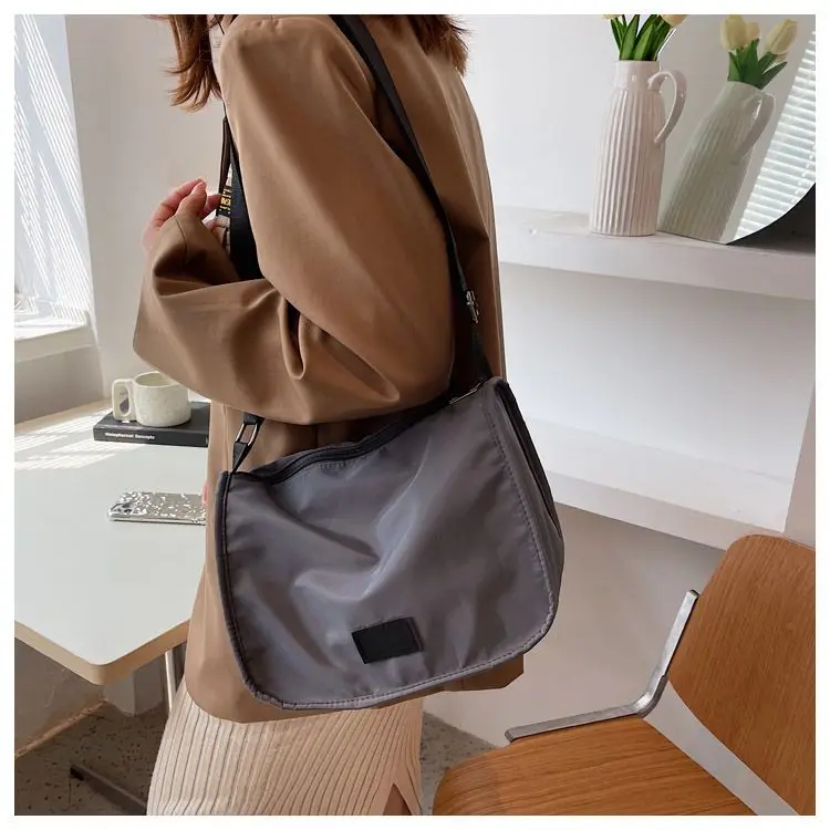 Harajuku Messenger Bag New Summer Wide Shoulder Strap Versatile Commuter Bag Unisex Crossbody Shoulder Bag
Harajuku Messenger Bag New Summer Wide Shoulder Strap Versatile Commuter Bag Unisex Crossbody Shoulder Bag