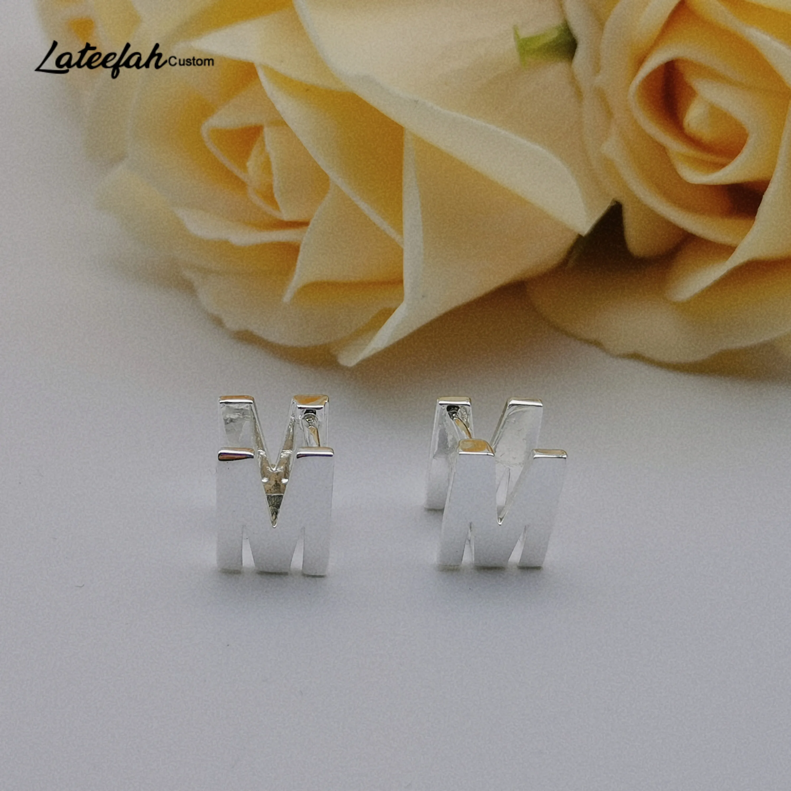Lateefah Trendy Copper Cutsomize Letter M Earring Stud For Women Custom Any Letter Stud Earrings High Quality Jewelry As Gift
Lateefah Trendy Copper Cutsomize Letter M Earring Stud For Women Custom Any Letter Stud Earrings High Quality Jewelry As Gift