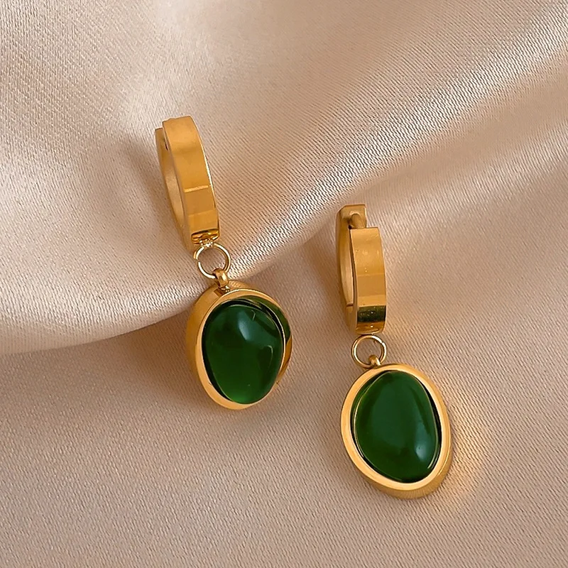 European and American Women Emerald Resin Titanium Steel Oval Ear Clip Earrings Metal Earrings
European and American Women Emerald Resin Titanium Steel Oval Ear Clip Earrings Metal Earrings