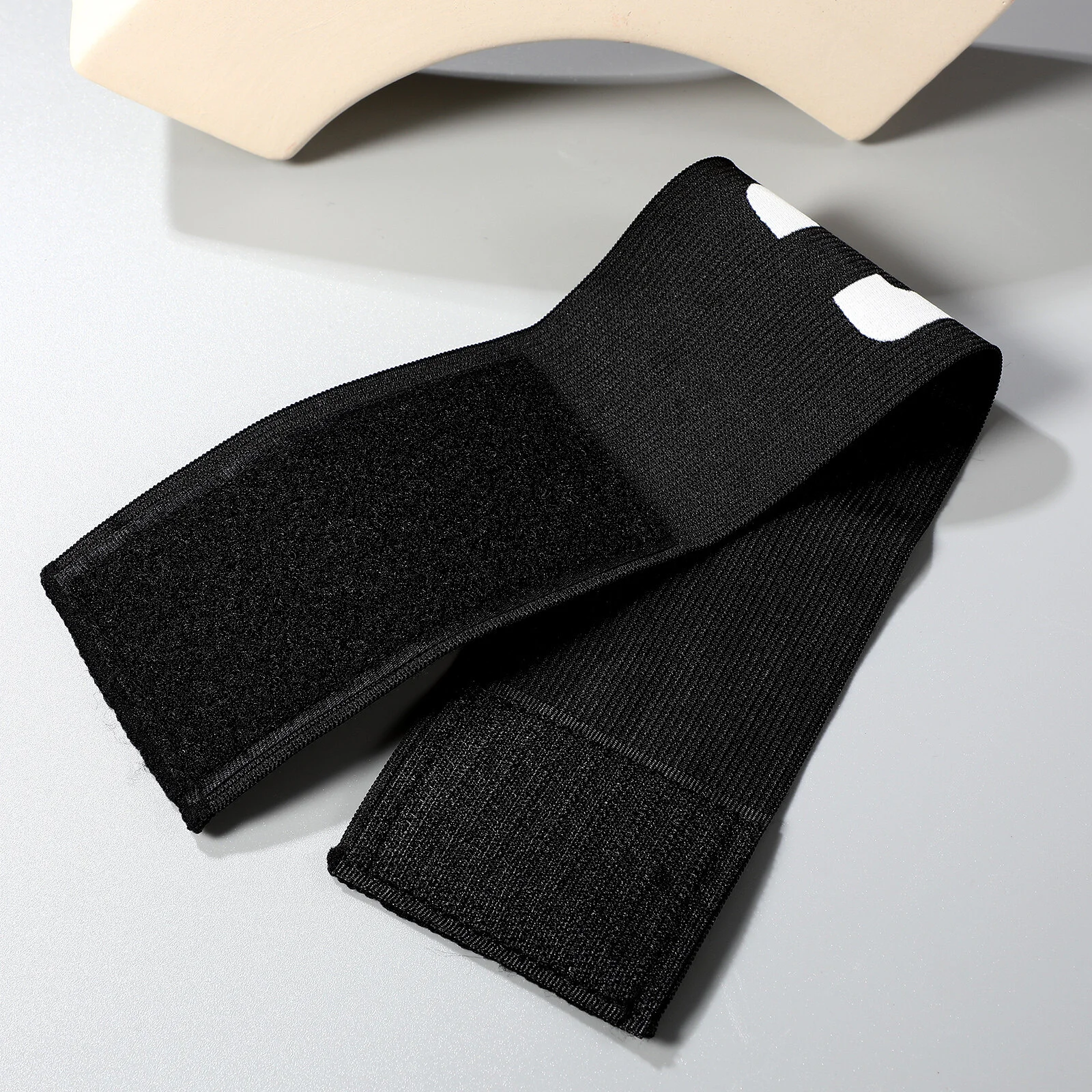 Signs Sports Arm Football Adult Football Captain Armband Kidss Youth Capitians Softballadjustable Band Exercise Fitness
Signs Sports Arm Football Adult Football Captain Armband Kidss Youth Capitians Softballadjustable Band Exercise Fitness