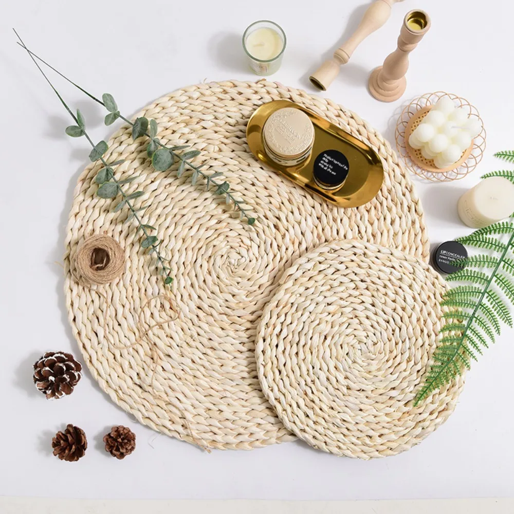 Hand-woven Corn Husk Mat Home Life Photo Background INS Posing Props Photography Props Tabletop Food Shoot Foto Accessories
Hand-woven Corn Husk Mat Home Life Photo Background INS Posing Props Photography Props Tabletop Food Shoot Foto Accessories