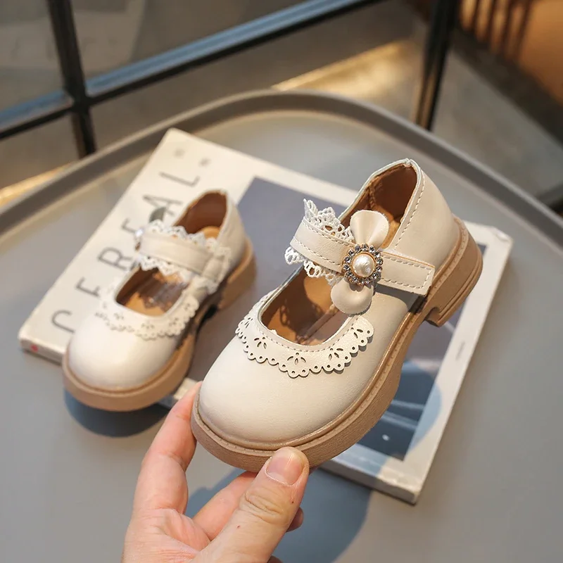 2024 Kids Leather Shoe Sweet Side Pearl Bow Girl Princess Shoes Spring Autumn Fashion Thick Bottom Children Dress Single Shoes
2024 Kids Leather Shoe Sweet Side Pearl Bow Girl Princess Shoes Spring Autumn Fashion Thick Bottom Children Dress Single Shoes