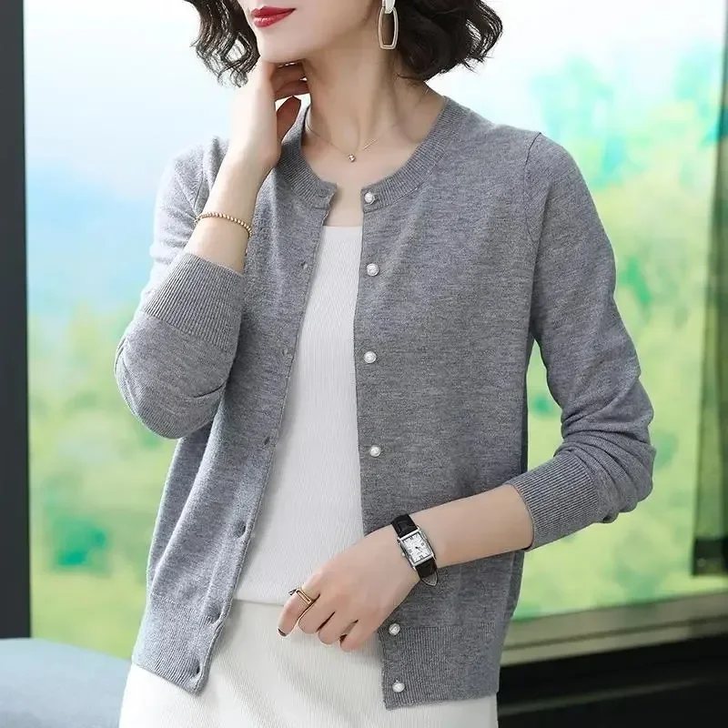 New Autumn and Winter Cashmere Cardigan Sweater Women Comfortable Cardigan Fashion Long-Sleeved Cardigan Top
New Autumn and Winter Cashmere Cardigan Sweater Women Comfortable Cardigan Fashion Long-Sleeved Cardigan Top