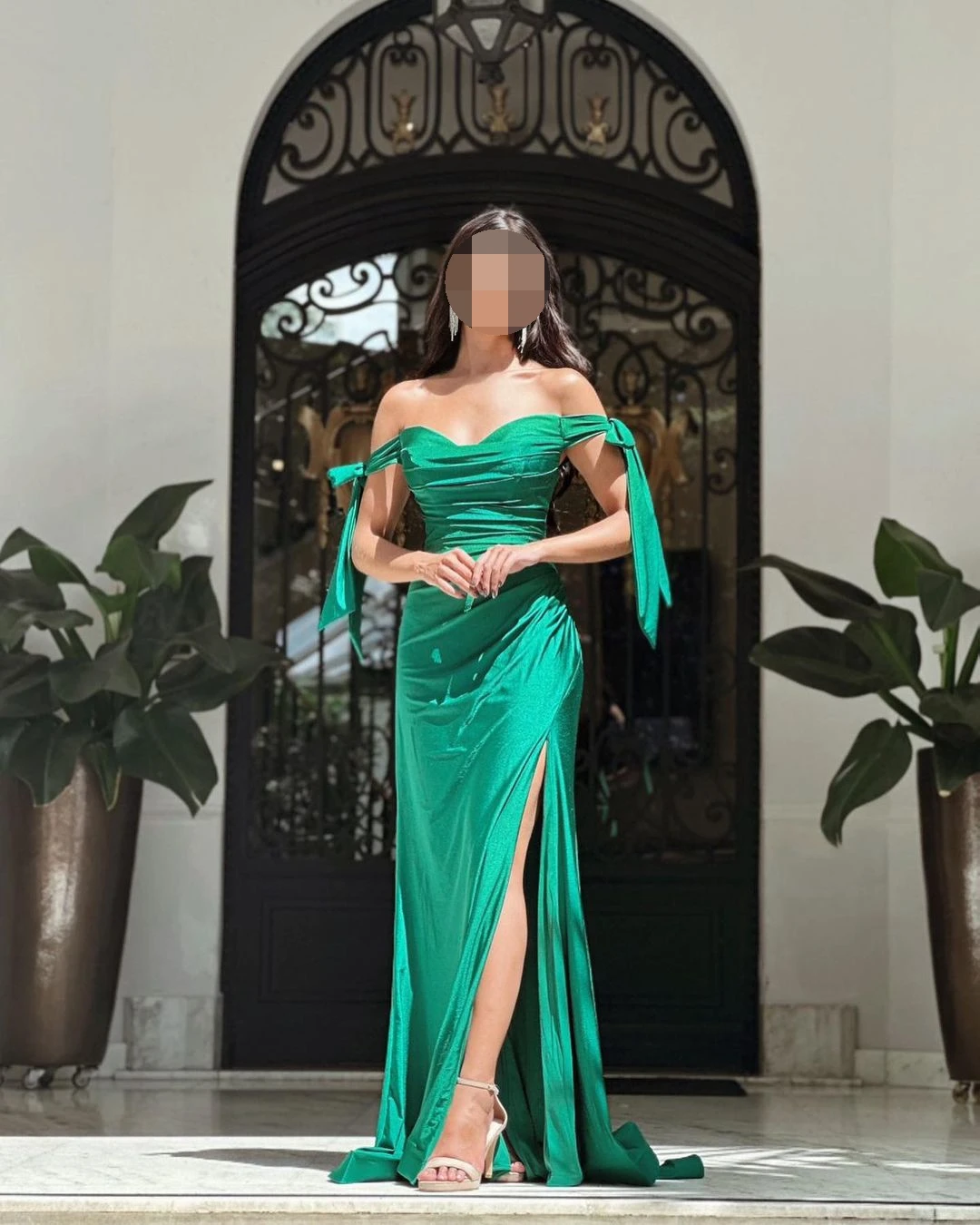 

Elegant Mermaid Prom Dresses Off The Shoulder Neckline Slit Beadings Satin Feather Evening Dresses Formal Dress Cocktail Gowns