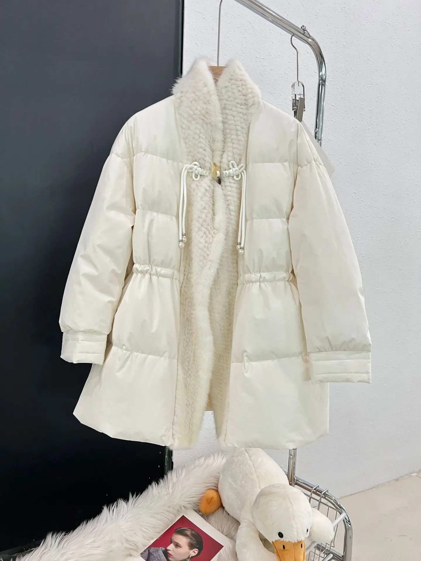 

2024 new winter Fur Coat with Mink Collar New Chinese Goose Down Coat Down Coat Women's Mid length Young Style elegant coat