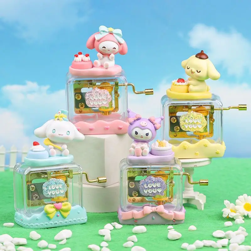 Милая музыкальная шкатулка Sanrio с ручным заводом, украшение My Melody Kuromi Cinnamoroll Pom Purin, мультяшная модель, Подарочные игрушки
Милая музыкальная шкатулка Sanrio с ручным заводом, украшение My Melody Kuromi Cinnamoroll Pom Purin, мультяшная модель, Подарочные игрушки