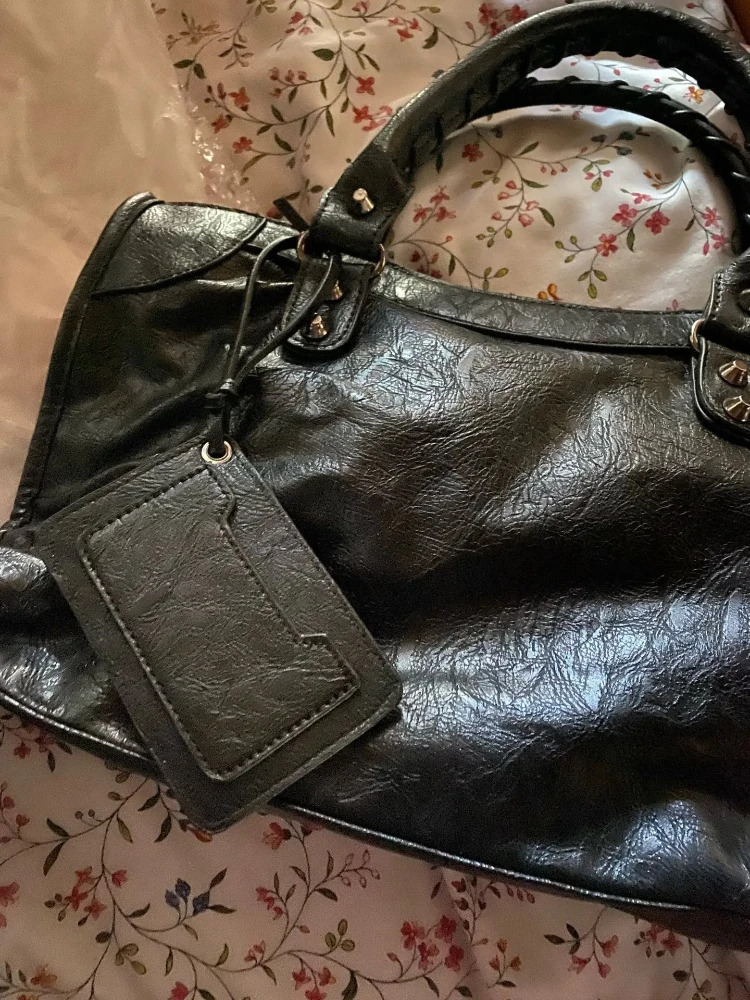 2023 Soft Pu Leather Brand Girls Shoulder Bags Retro Black Handbags Tote New Arrival Mini Motorcycle Bags Crossbody For Women
2023 Soft Pu Leather Brand Girls Shoulder Bags Retro Black Handbags Tote New Arrival Mini Motorcycle Bags Crossbody For Women