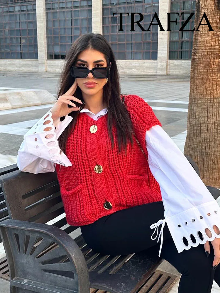 TRAFZA Spring Fashion Women Short Vests Solid O-Neck Sleeveless Pocket Decoration Single Breasted Female Vintage Knitted Tops
TRAFZA Spring Fashion Women Short Vests Solid O-Neck Sleeveless Pocket Decoration Single Breasted Female Vintage Knitted Tops
