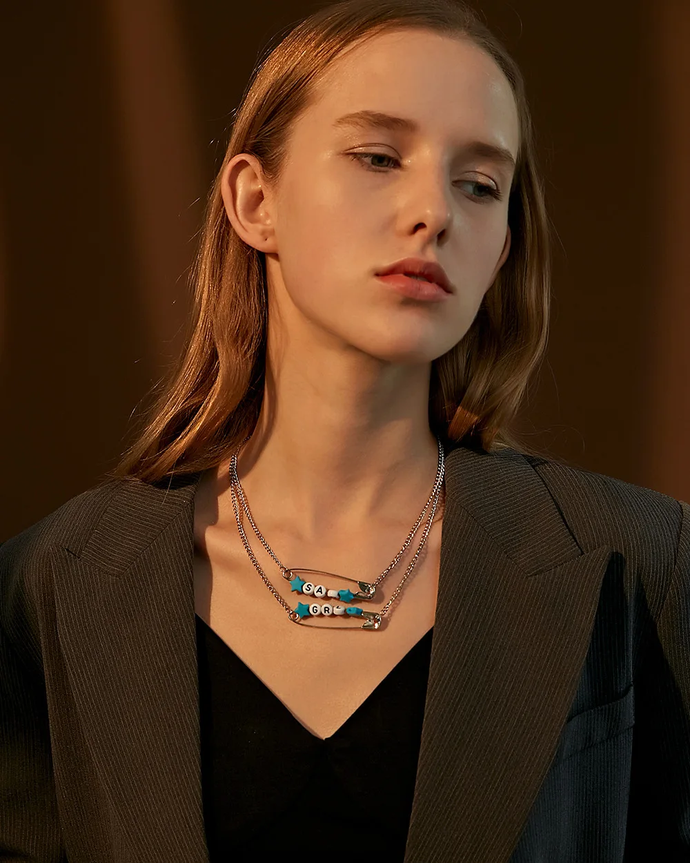 Creative Multi-layer Pin Necklace Niche Design Sense Buckle Pin Letter Clavicle Chain Fashion Joker Accessories Beautiful Charm
Creative Multi-layer Pin Necklace Niche Design Sense Buckle Pin Letter Clavicle Chain Fashion Joker Accessories Beautiful Charm