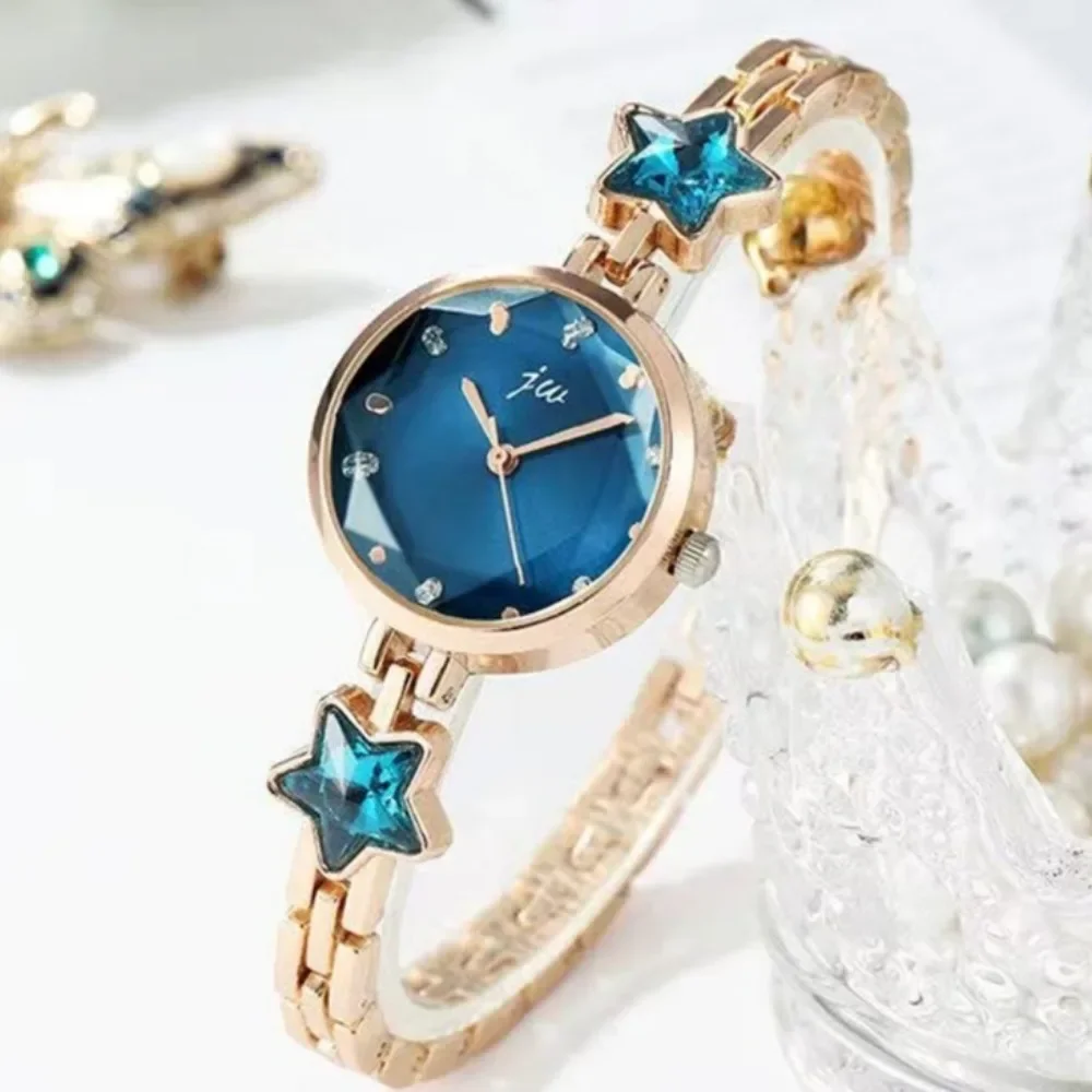 New Lady‘s Watch Fashionable and Simple Elegant Chain Steel Wrist Watch Blue Star Gorgeous DRESS Korean Reloj Para Mujer
New Lady‘s Watch Fashionable and Simple Elegant Chain Steel Wrist Watch Blue Star Gorgeous DRESS Korean Reloj Para Mujer