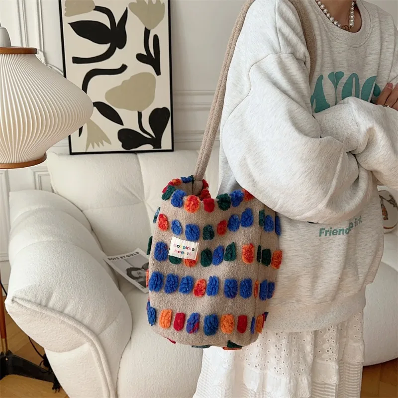 

Сумка-мешок плюшевая на плечо для женщин, креативная забавная уличная модная сумочка для телефона с кармашком для мелочи и ключей