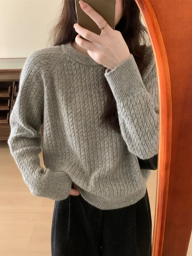2024 Spring Women's Turtleneck Knitted Sweater Basic Rib Pullover Knit Tops Loose Korean Oversize Long Sleeve Knitwears Woman
2024 Spring Women's Turtleneck Knitted Sweater Basic Rib Pullover Knit Tops Loose Korean Oversize Long Sleeve Knitwears Woman