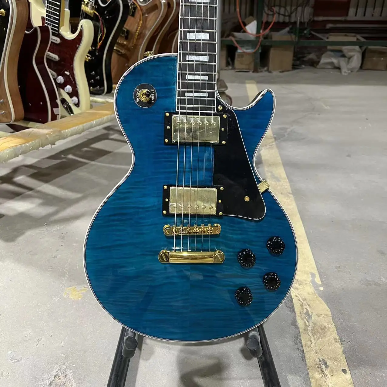 Custom Electric Guitar, Transparent Blue Color, Rosewood Fingerboard, Mahogany Body, Tiger Maple Top, 6 Strings Guitarra
Custom Electric Guitar, Transparent Blue Color, Rosewood Fingerboard, Mahogany Body, Tiger Maple Top, 6 Strings Guitarra