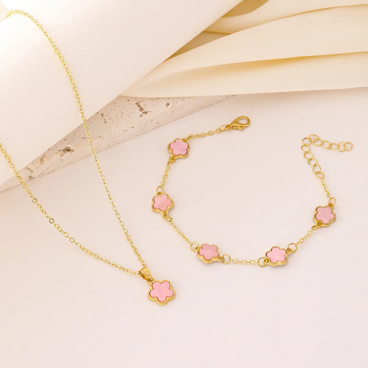 2pc Trend New Lucky Five-Leaf Flower Adjustable Necklace Bracelet Ladies Luxury Charm lively Party Jewelry Gifts 26 S02d47f16da594acb9b2520b9e977be67z