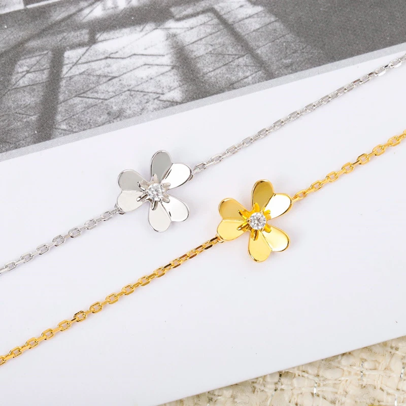 

Hot new 925 sterling silver Lucky Clover bracelet Ladies fashion sweet temperament luxury brand jewelry party gift