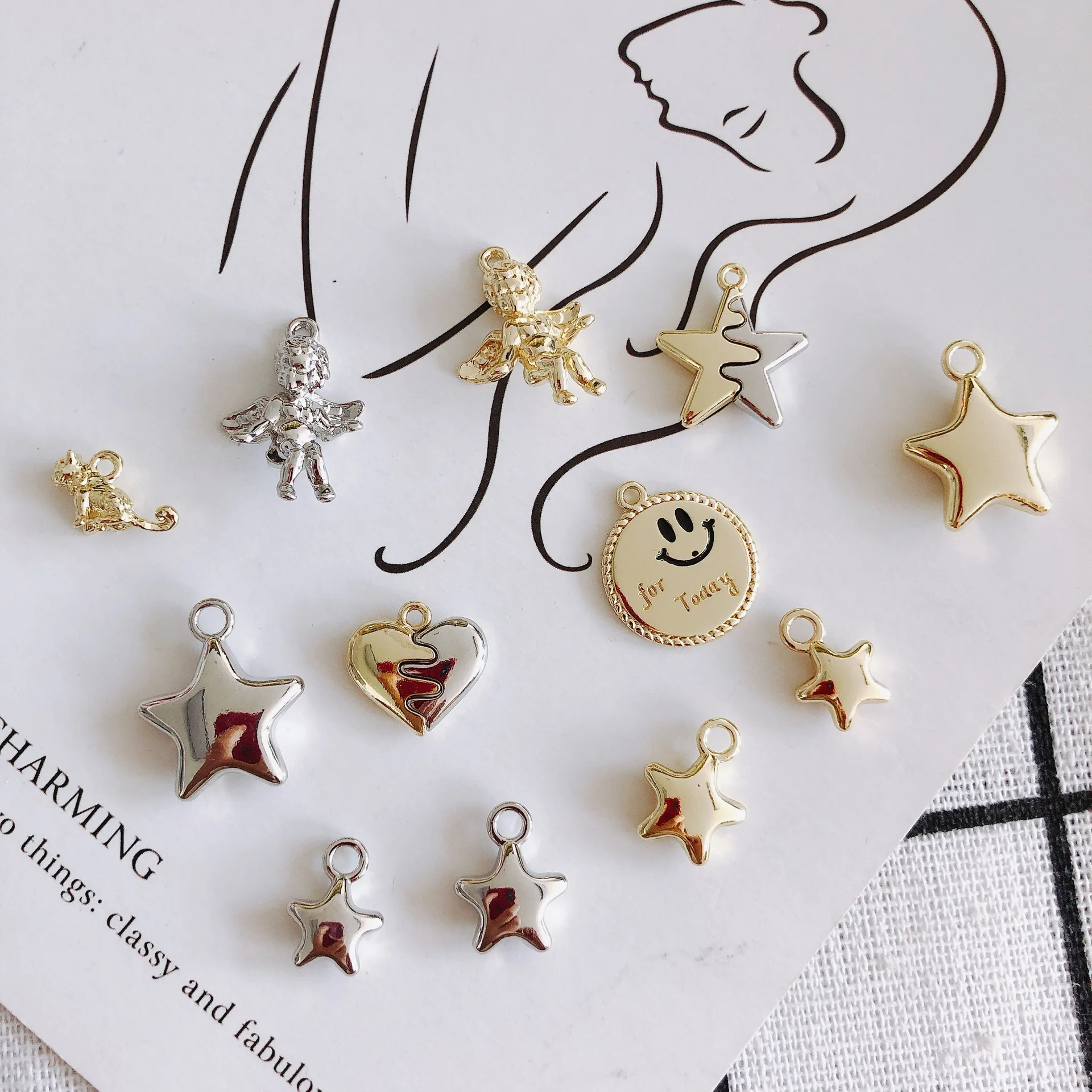 10pcs/pack Handmade Star Pendant Base Moon Love Heart Pendant Charms for Diy Bracelet Earrings Bracelet Jewelry Making Findings
10pcs/pack Handmade Star Pendant Base Moon Love Heart Pendant Charms for Diy Bracelet Earrings Bracelet Jewelry Making Findings